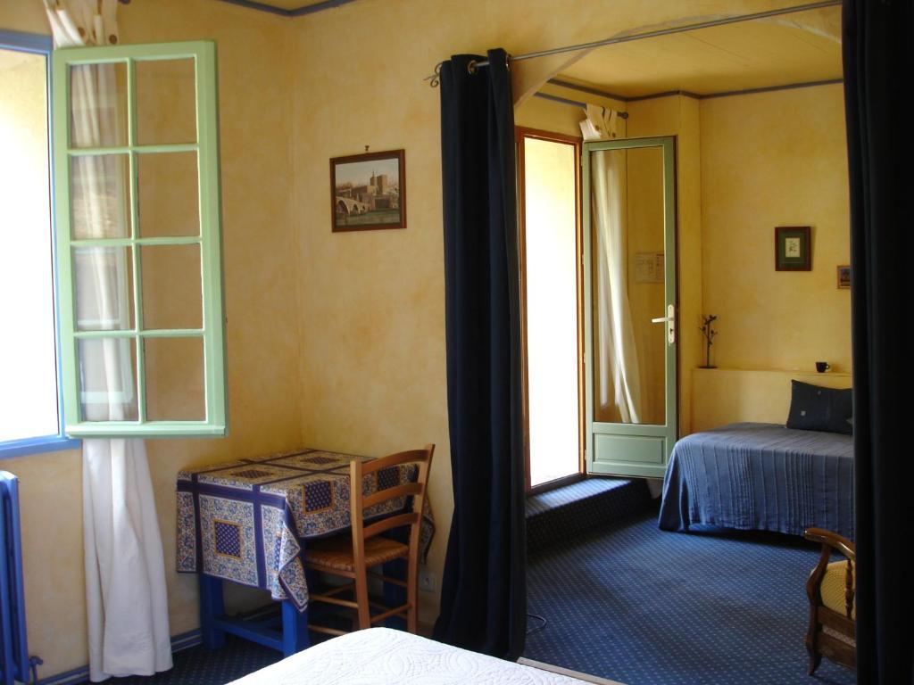 Hotel Domaine De La Grange Neuve La Roque-sur-Pernes Habitación foto