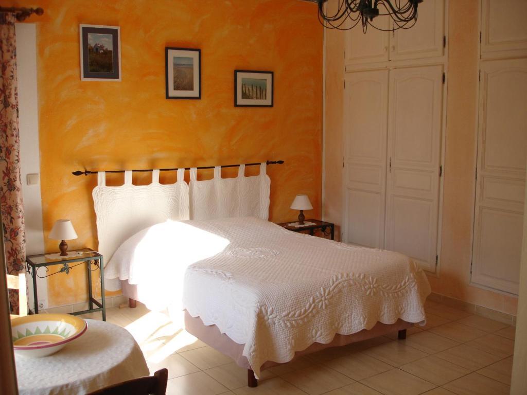 Hotel Domaine De La Grange Neuve La Roque-sur-Pernes Habitación foto